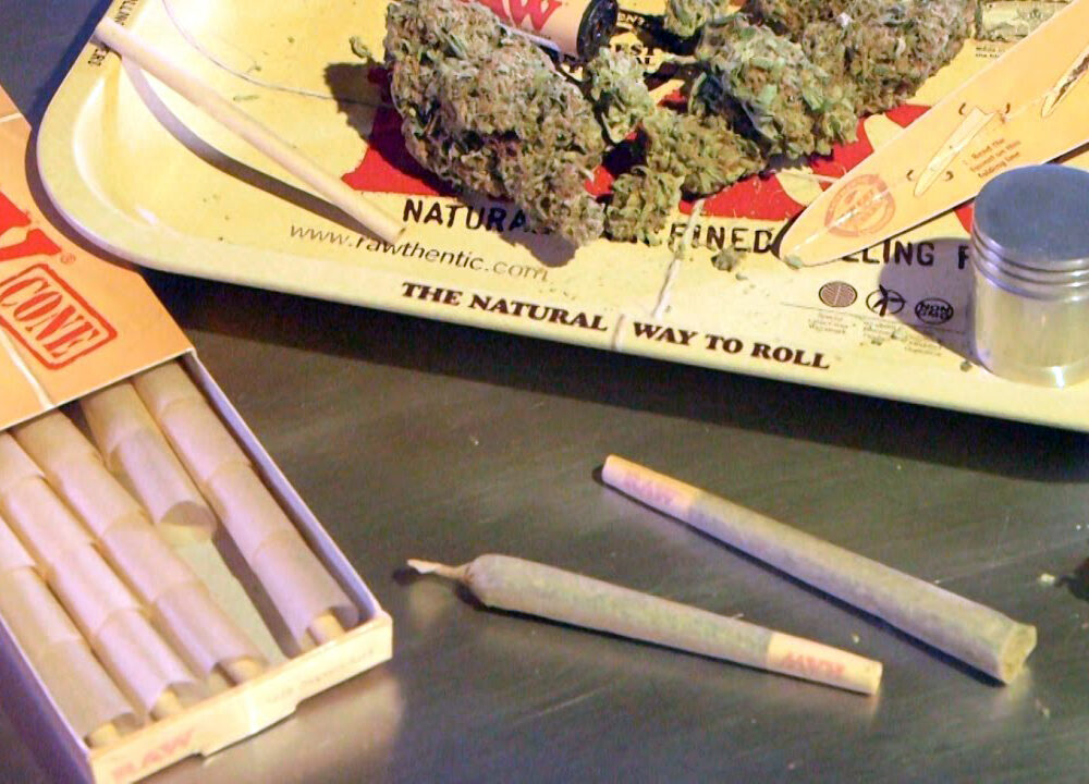 rolling the Best joint using raw Rolling Paper